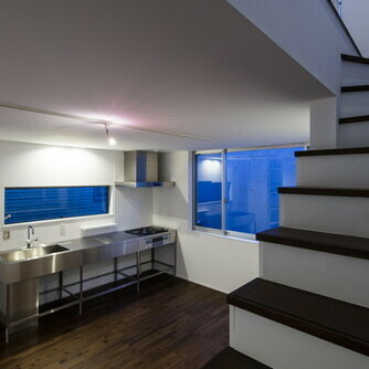 コレクションが映えるシンプルな家