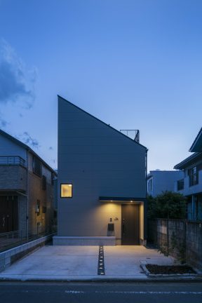 スキップフロアが続く二世帯住宅_2
