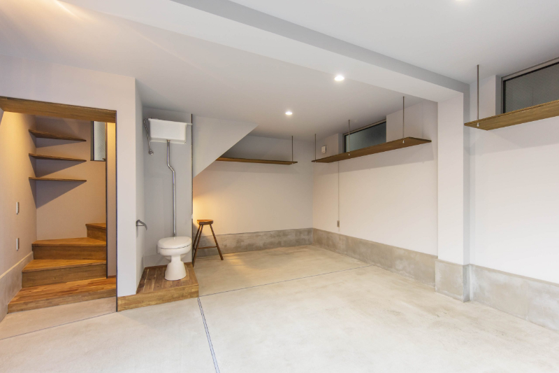 フロアごとに表情が変わる、2つのトイレ空間